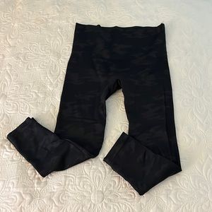 Spanx Cropped Camo Leggings